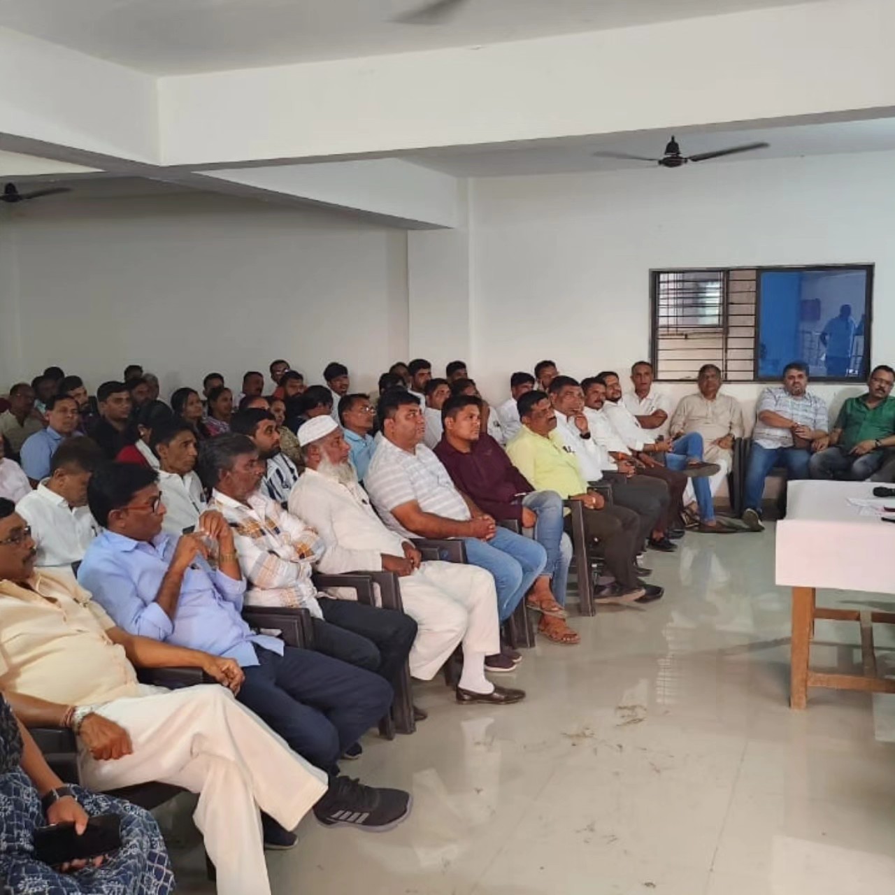 આગામી તારીખ 26મી નવેમ્બરના રોજ ગુજરાત પ્રદેશ પ્રમુખ માનનીય શ્રી સી.આર.155 ઓલપાડ વિધાનસભાના કાર્યકરોની નિવૃત્ત સરકારી કર્મચારીઓની સેવા અને બિરદાવા અંગે ઓલપાડ કચેરી ખાતે અગત્યની બેઠકનું આયોજન મંત્રી મુકેશભાઈ પટેલ સાહેબના અધ્યક્ષ સ્થાને યોજાયું હતું.